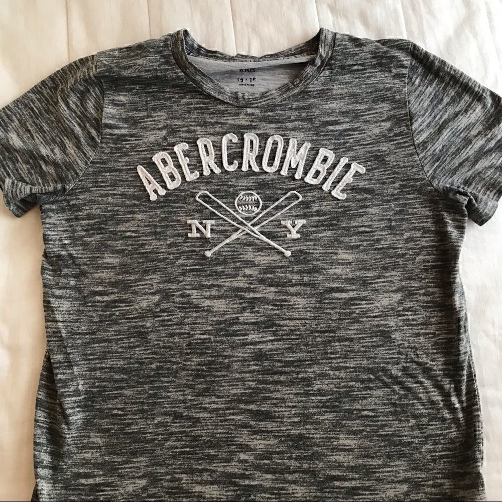 Abercrombie boys Nike boys  T-shirt size 15/16